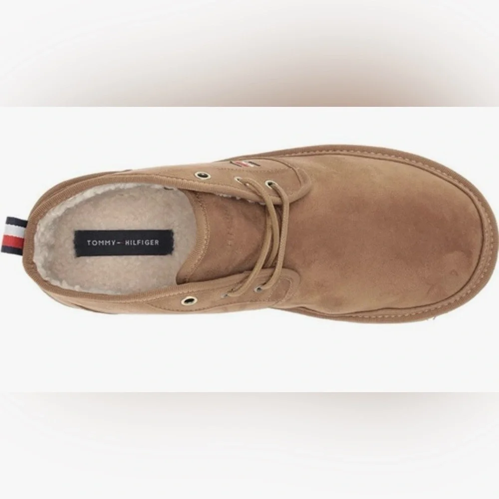 Tommy Hilfiger Men\'s Faux Suede Chukka‎ Boots in Tan Size 10 Tommy Hilfiger Mens Tan Welsh 2 Faux Suede Logo Chukka Boots  main image 3